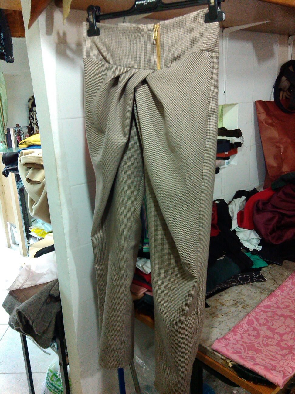 Pelletteria Cristina Aprilia: Pantaloni in stoffa su misura